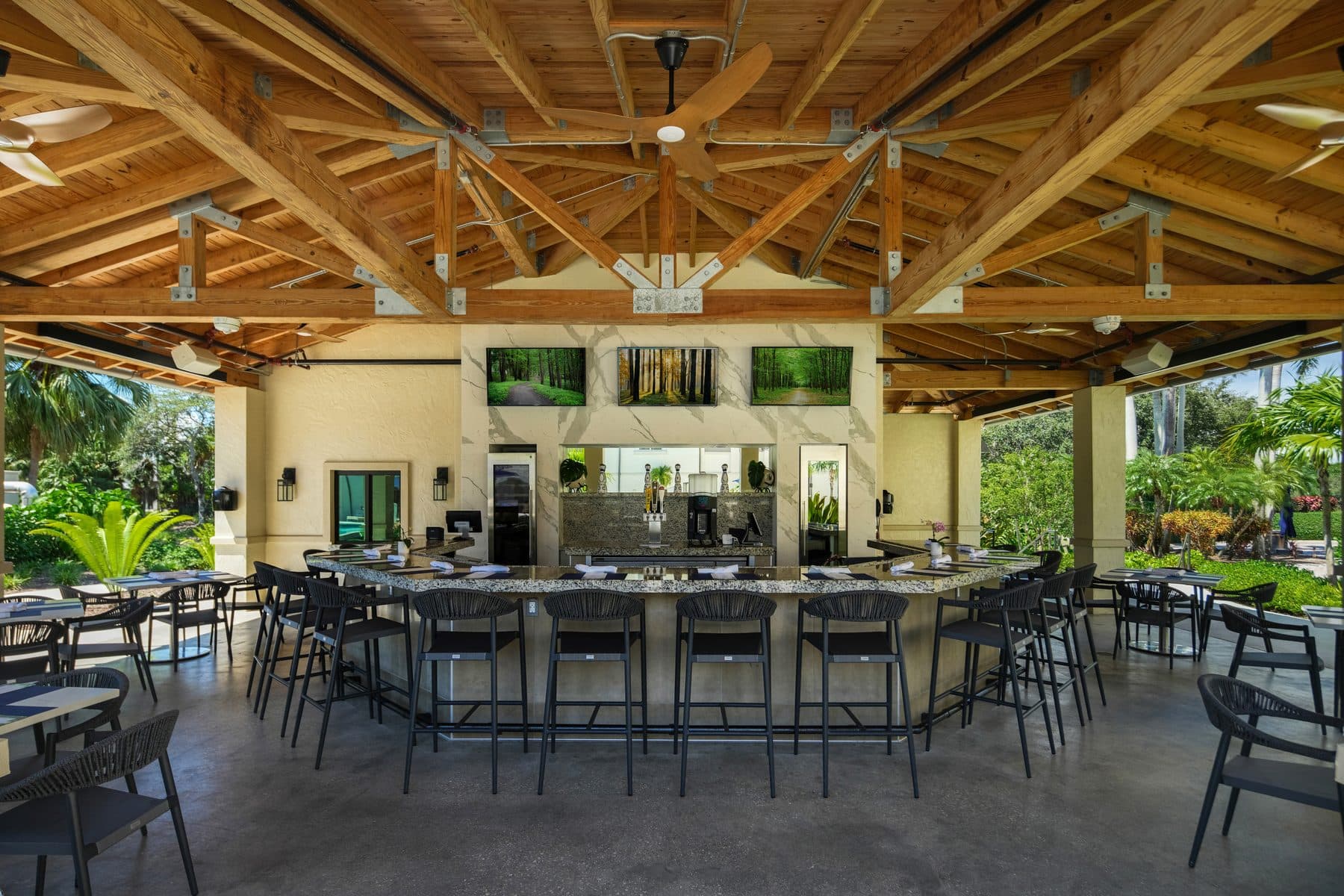 Renovated clubhouse and restaurant at Deering Bay Yacht & Country Club, photograph 8
