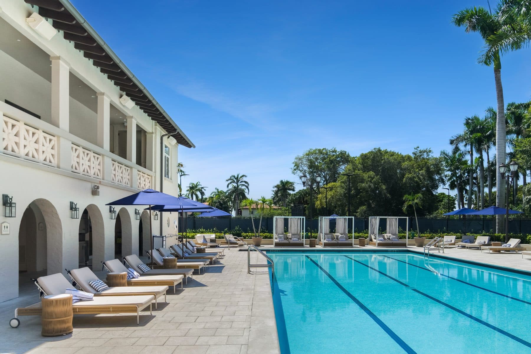 Renovated clubhouse and restaurant at Deering Bay Yacht & Country Club, photograph 5