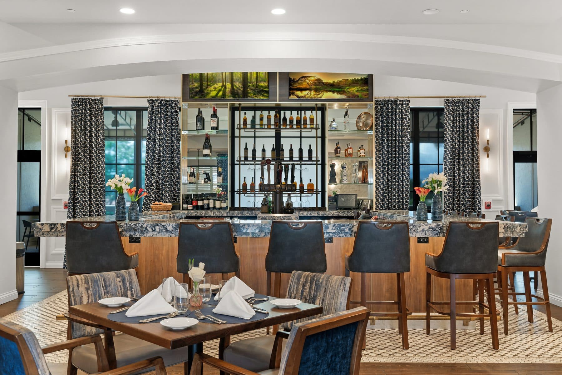Renovated clubhouse and restaurant at Deering Bay Yacht & Country Club, photograph 9