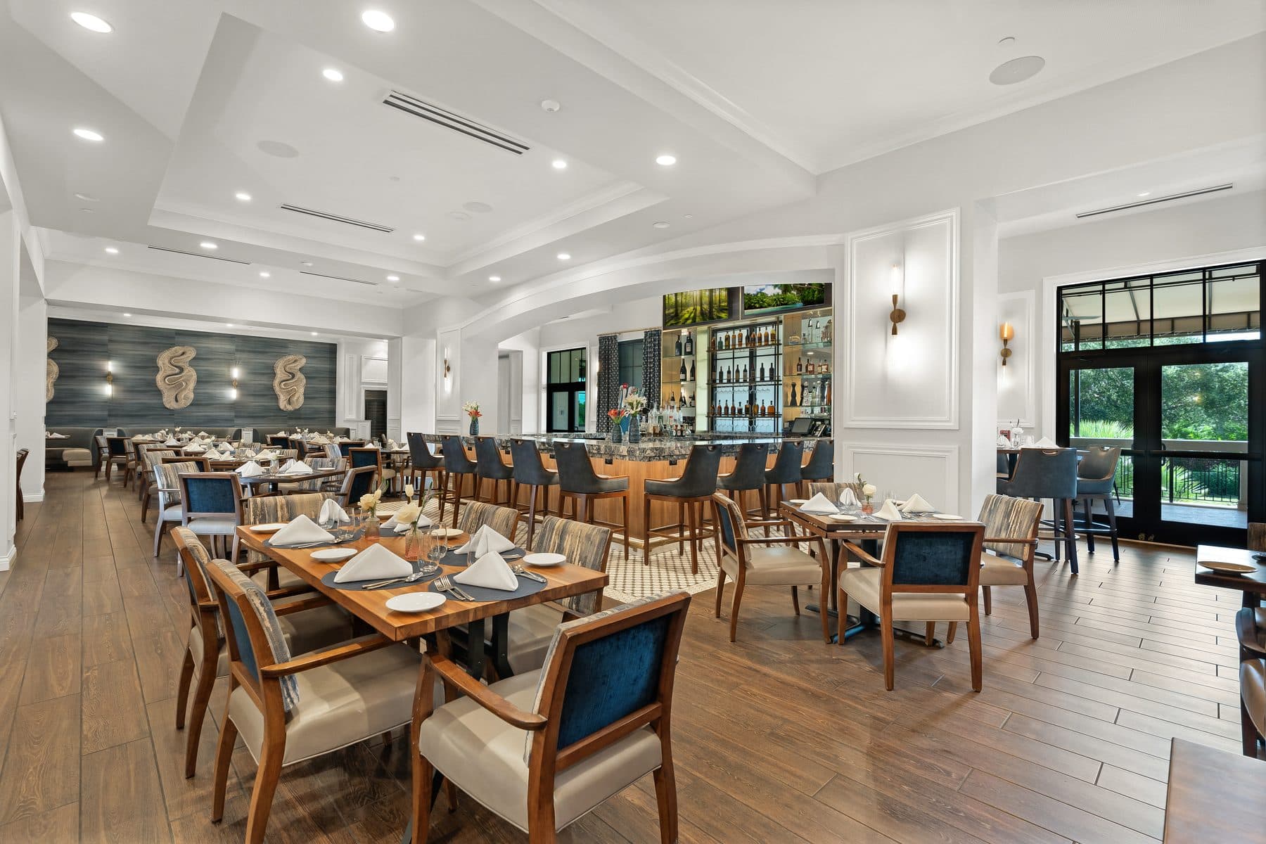 Renovated clubhouse and restaurant at Deering Bay Yacht & Country Club, photograph 4
